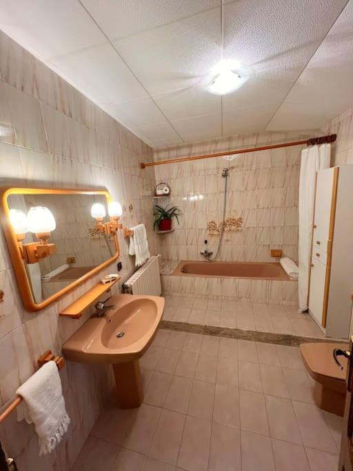 Casa Teto, Ideal Families I Grups Bot المظهر الخارجي الصورة